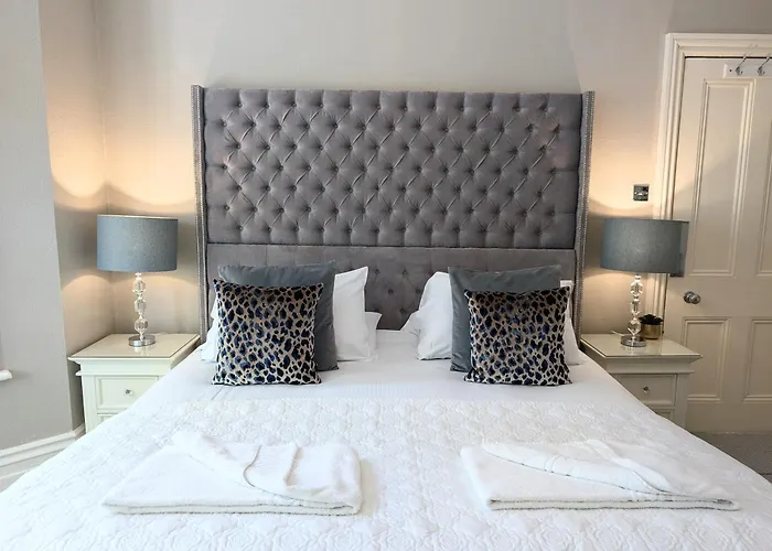 South Coast Holiday Homes -Beach-Gf-Garden-Parking