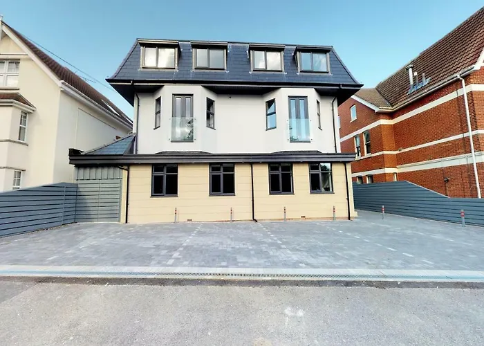Stunning Sea View Near The Beach, & Poole